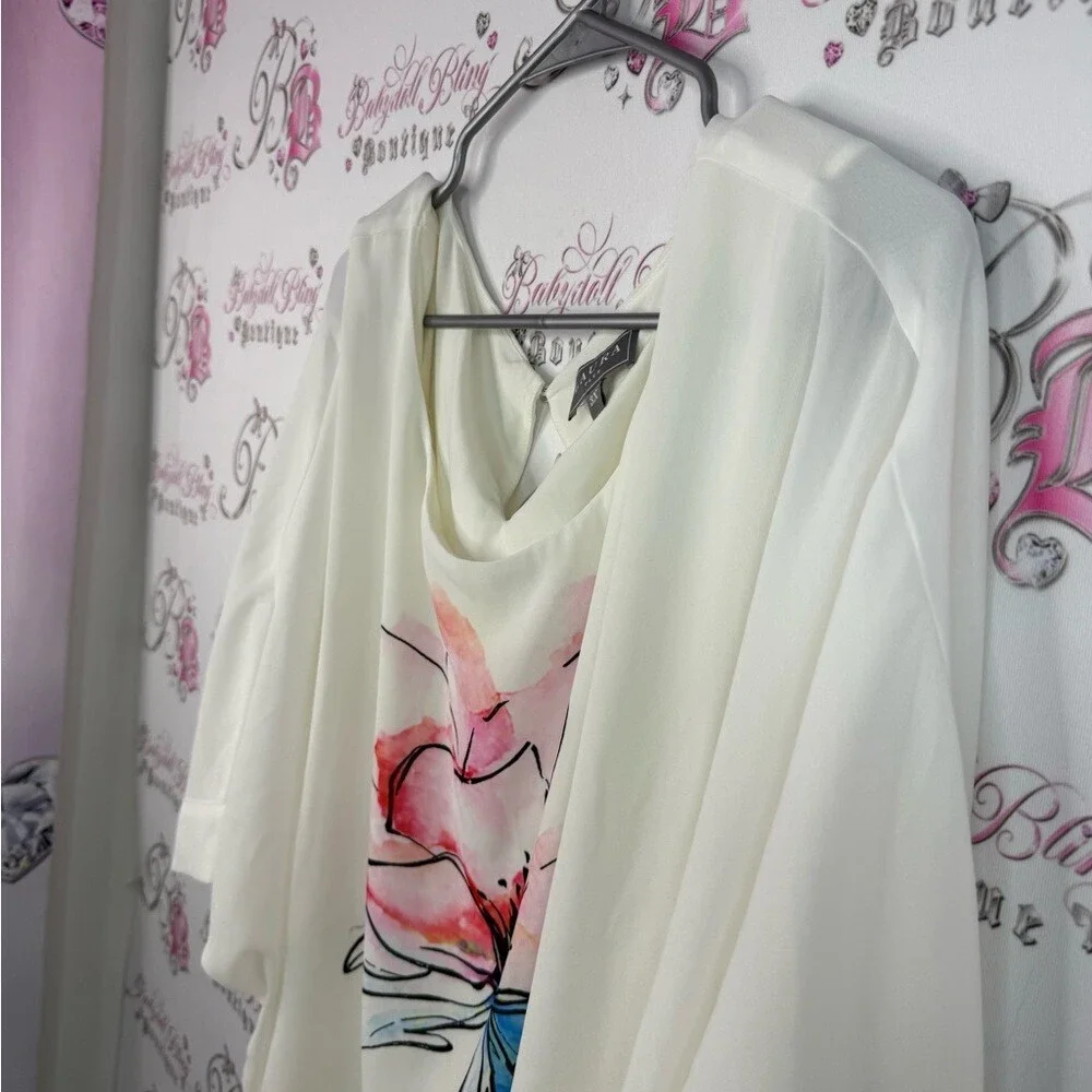 Laura top blouse flower design Elegant Floral Blouse with Artistic Design